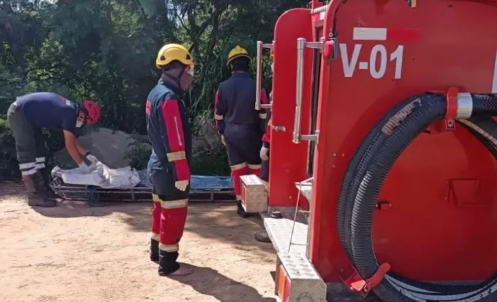 Hallan cuerpo flotando en un canal de drenaje en Santa Cruz 