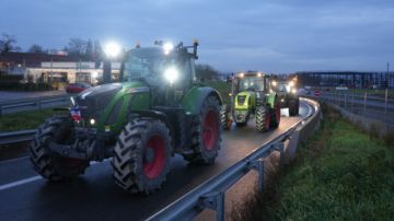 Granjeros de Francia preparan el asedio de París