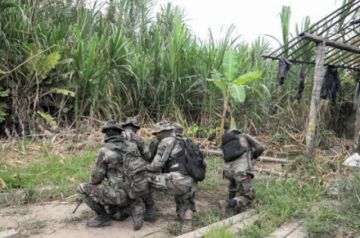 Emboscada a Umopar durante operativo antidroga deja dos policías heridos en el trópico