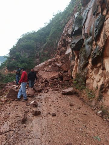 Tormenta eléctrica por más de 10 horas corta la ruta del Chaco hacia Tarija
