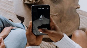 Una mujer fue estafada con la oferta de mochilas por Tiktok 