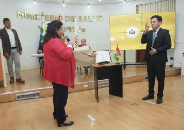Ministra de Salud posesiona a nuevo director del FNSE