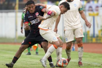 La “U” de Vinto anota un empate  ante Aurora en tiempo de adición 