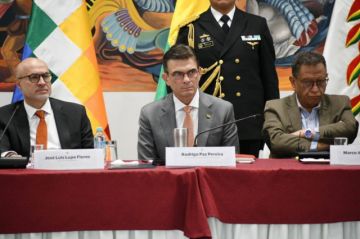 Escándalos de seguridad fuerzan  a relevos en el gobierno de Paz