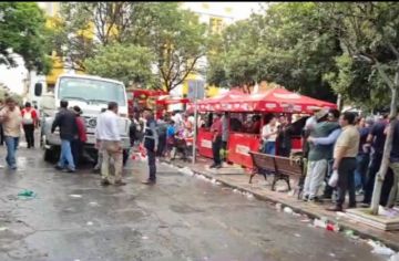 Jueves de Compadres: Avanza el desalojo y limpieza de la plaza principal 