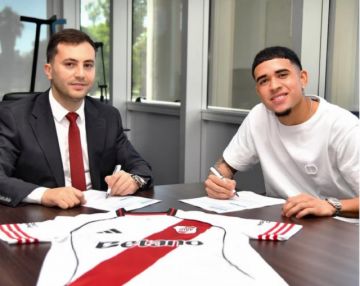 La razón por la que Kendry Páez  aún no debutará en River Plate