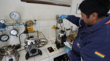 En medio de los reclamos, YPFB activa el control de calidad de combustibles en el punto de importación en Paraguay