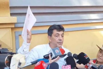 Zamora asegura que tiene todos los documentos que validan su condición de refugiado tras su inhabilitación