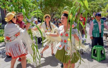 La alegría de las comadres toma las calles de Tarija 