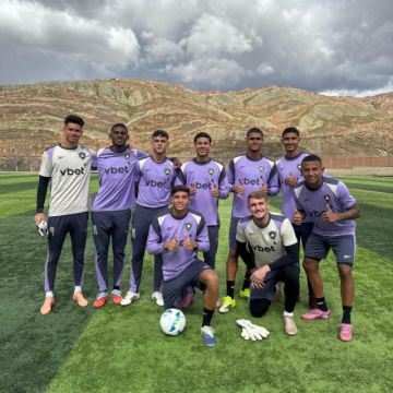Botafogo llega a Potosí con una avanzada de nueve futbolistas 