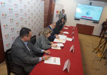 Cuestionan la inhabilitación de Cossío y alertan sobre un “golpe a la democracia”