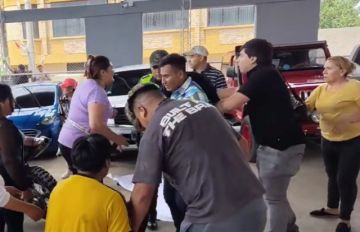 Batalla campal en negocio de autos por dinero que supera los Bs 8 millones (video)