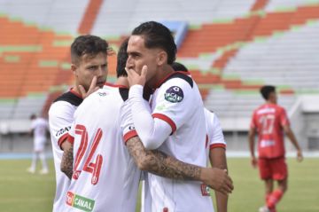 FC Universitario de Vinto avanza con goleada sobre Guabirá 