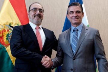 El presidente de la CAF da su espaldarazo a Paz
