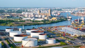 El petróleo alcanza su precio más alto desde 2024