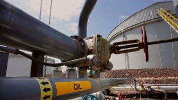 El petróleo no deja de aumentar y supera los 100 dólares por barril