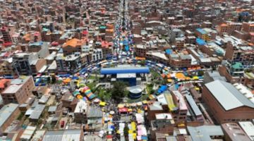 Vista panorámica de una feria de comercio en la ciudad de El Alto, Bolivia. Foto: Alcaldía El Alto