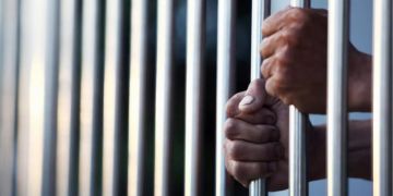 Lo sentencian por enamorar  y violar a una menor de edad