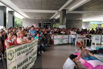 Trabajadores en salud de Santa Cruz ratifican paro