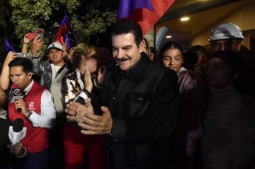 Manfred Reyes Villa logró la reelección 