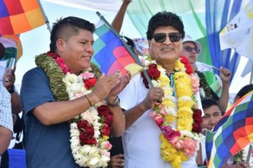 Loza dice que no se alejará de Evo