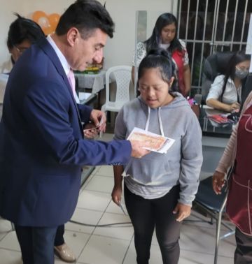 Alcaldía ya paga el bono a personas con discapacidad