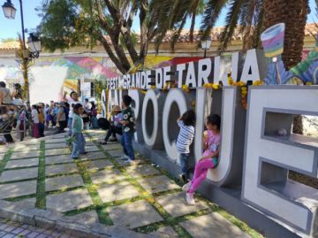 Infantes de Tarija disfrutando de la Pascua Florida