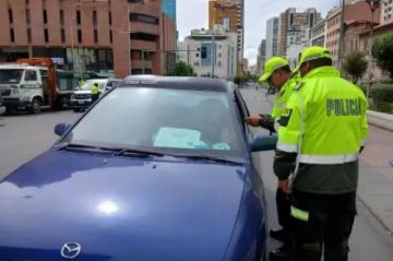 Caen dos sujetos por falsificar permisos de circulación