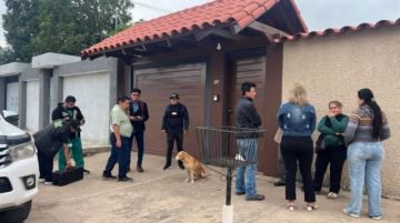 Fiscalía indaga presunto parricidio tras violenta muerte de un hombre