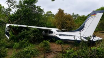 Hallan avioneta abandonada con bandera boliviana en Salta