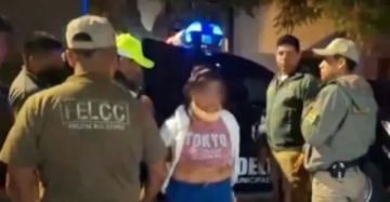 Mujer escondió a niña en baño de un bus para raptarla