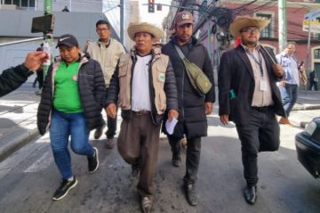 Marchistas entregan pliego de 12 puntos al Gobierno