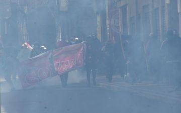 Contingente policial interviene el Ministerio de Trabajo y desaloja a dirigentes de la COB
