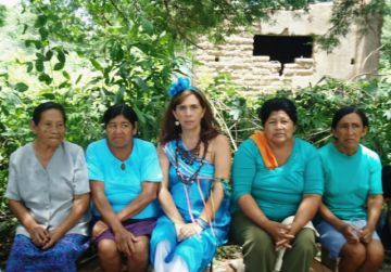 Elisabeth Carreras: la mujer que aprendió a tejer con el monte