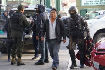 Reportan 28 aprehendidos y 99 arrestados tras enfrentamientos en La Paz