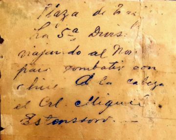 A la cabeza del Batallón, el Cnl. Miguel Estenssoro