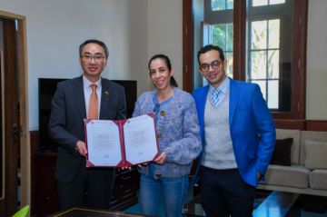 Gobernadora y Embajador de China sellan hermanamiento 