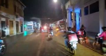 Policías se enfrentaron con deliveries que iban tras supuestos ladrones 