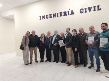 Autores del libro con sus familiares