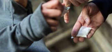 Director sorprende a estudiante en posesión de droga para vender 