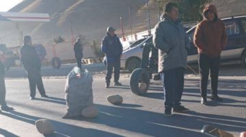 Pese a los bloqueos que impiden el paso de cisternas, choferes de los Yungas instalan otro bloqueo por combustible 
