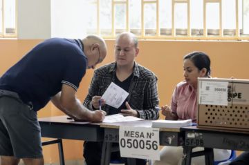 Elecciones en Perú: Los sondeos a pie de urna pronostican un empate entre Keiko Fujimori y Roberto Sánchez 