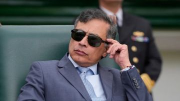 En Colombia buscan suspender a Petro