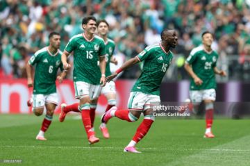 México cambia su historia y  abre el Mundial ganando 