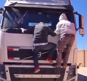 VIDEO | Chofer es hallado sin vida dentro de su camión en la ruta Oruro–La Paz