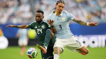 Uruguay evita otro milagro de Arabia Saudí en el debut mundialista