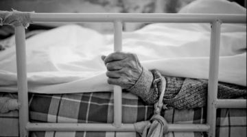 Maniatan y roban Bs 160.000 a una pareja de ancianos en El Alto