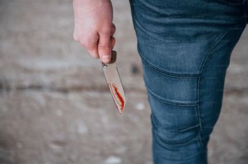 Buscan a sujeto que apuñaló a su pareja