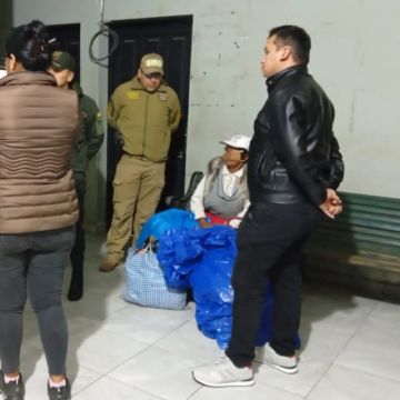 Por error sustraen mercadería de una vendedora de dulces