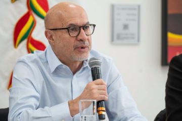Lupo rechaza legalizar autos indocumentados